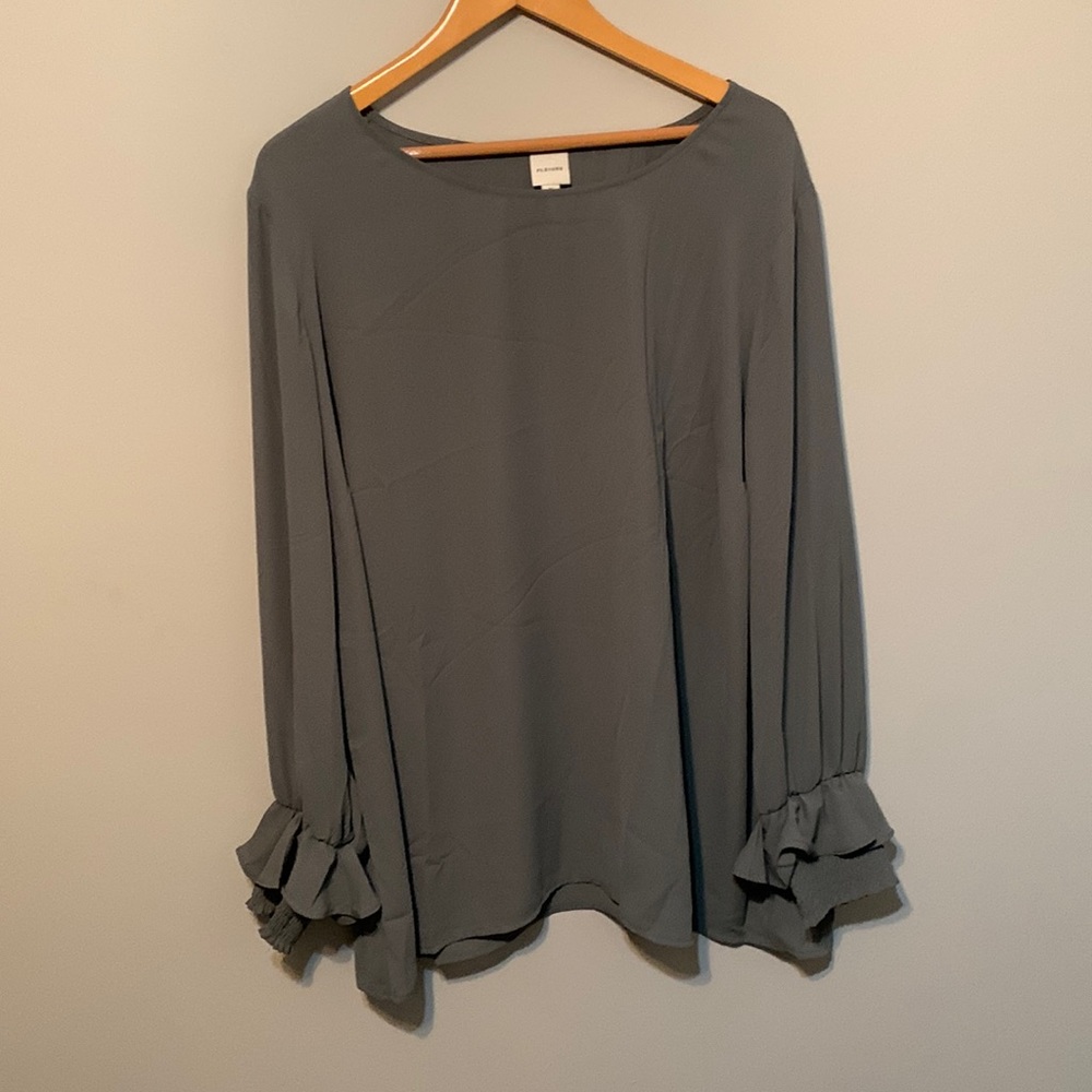 Pleione sage green 2X women’s top